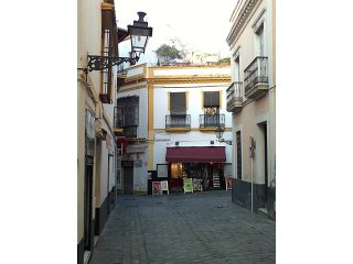 360px-Barrio_Santa_Cruz